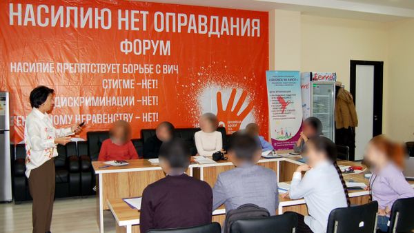 ВИЧ и раскрытие статуса: легко ли жить с «закрытым лицом»?